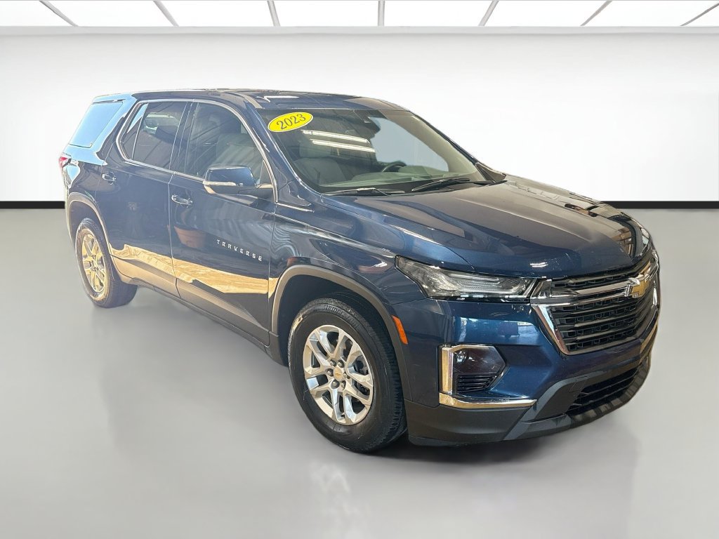 Used 2023 Chevrolet Traverse LS w/ Safety Package AWD/4WD image 4