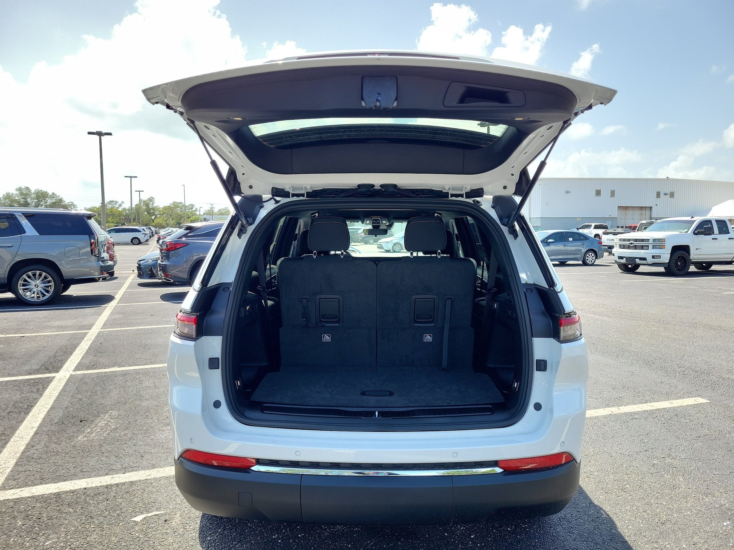 New 2026 Jeep Grand Cherokee L Laredo w/ Trailer Tow Package AWD/4WD image 8