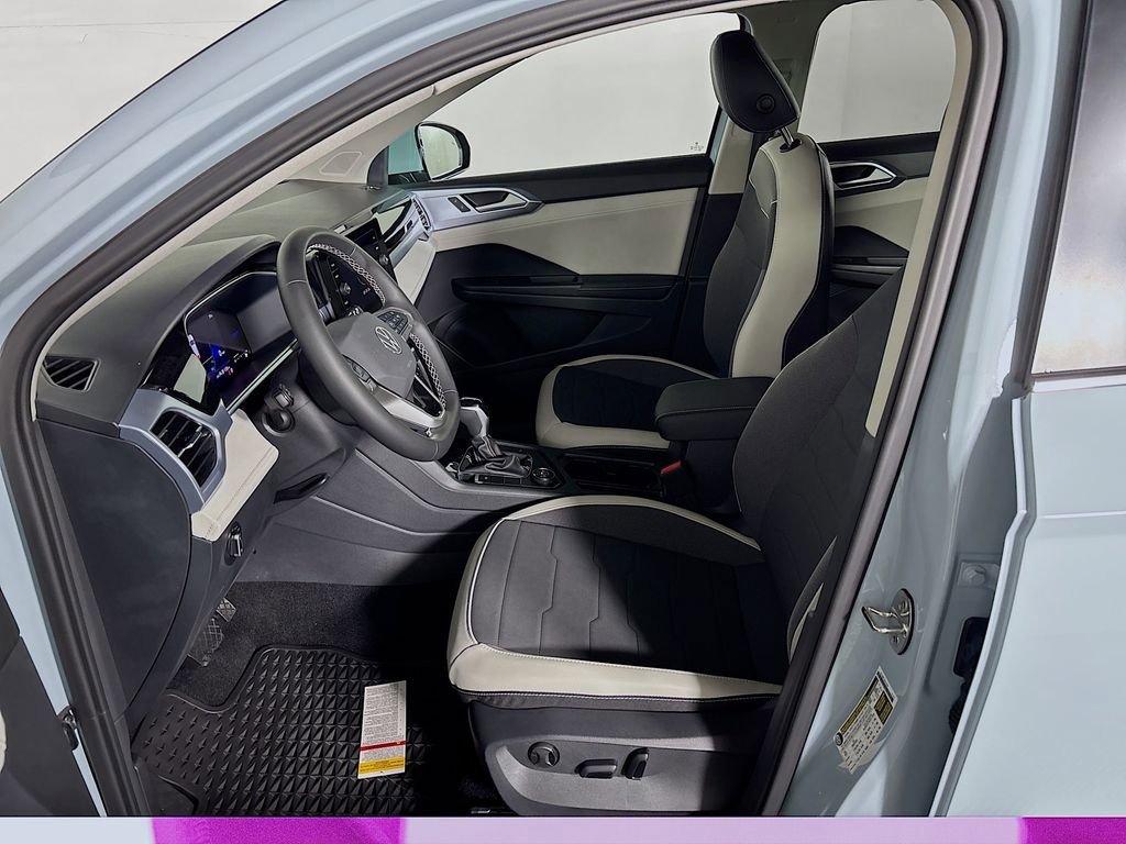 New 2025 Volkswagen Taos SE image 11