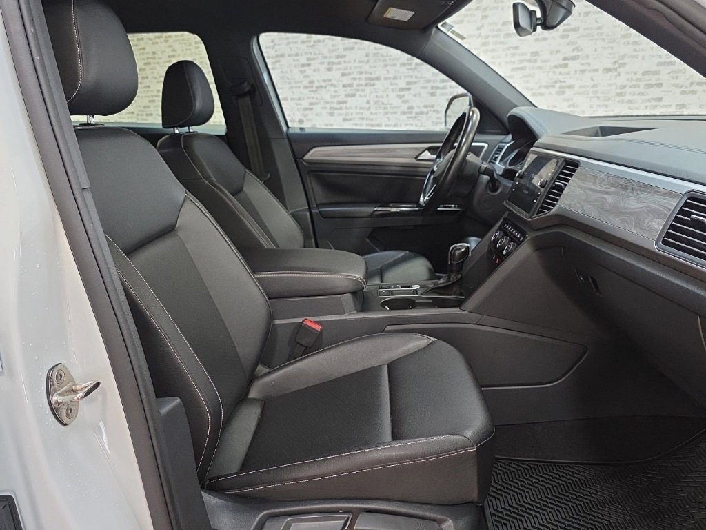 Used 2020 Volkswagen Atlas Cross Sport SE w/ Towing Package image 13