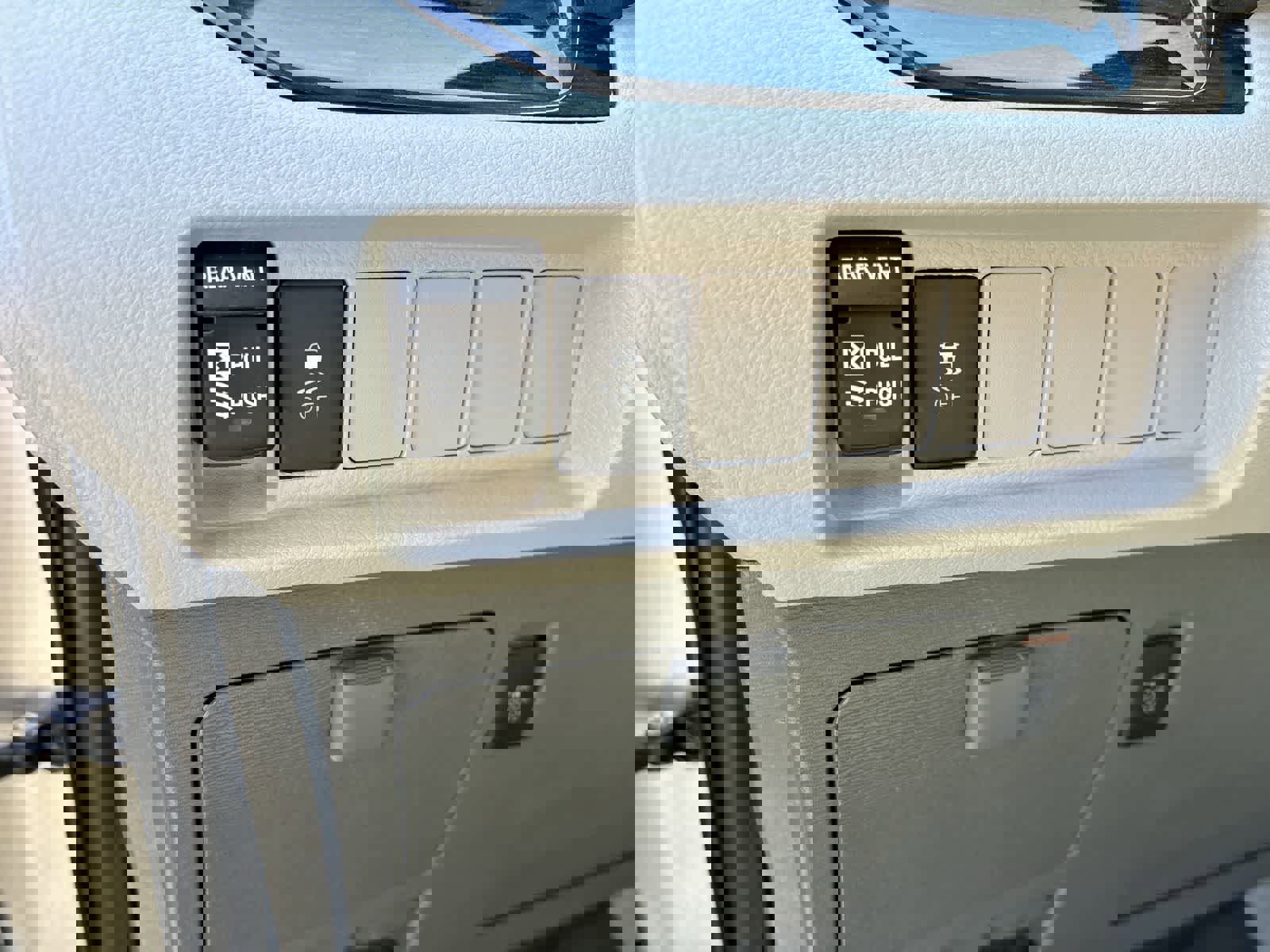 Used 2020 Toyota Sienna XLE image 10