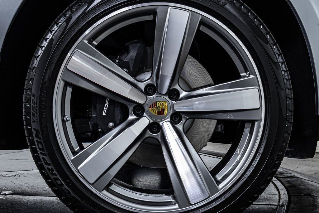Certified 2025 Porsche Macan image 22
