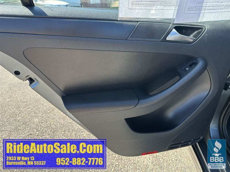 Used 2011 Volkswagen Jetta SE FWD image 11