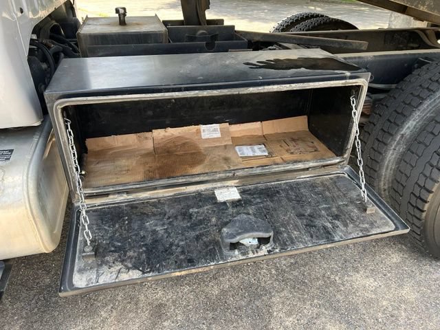 Used 2019 Ford F750 2WD Regular Cab Super Duty image 3