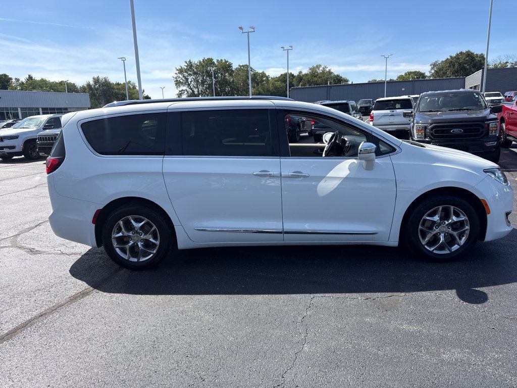 Used 2018 Chrysler Pacifica Limited FWD image 6