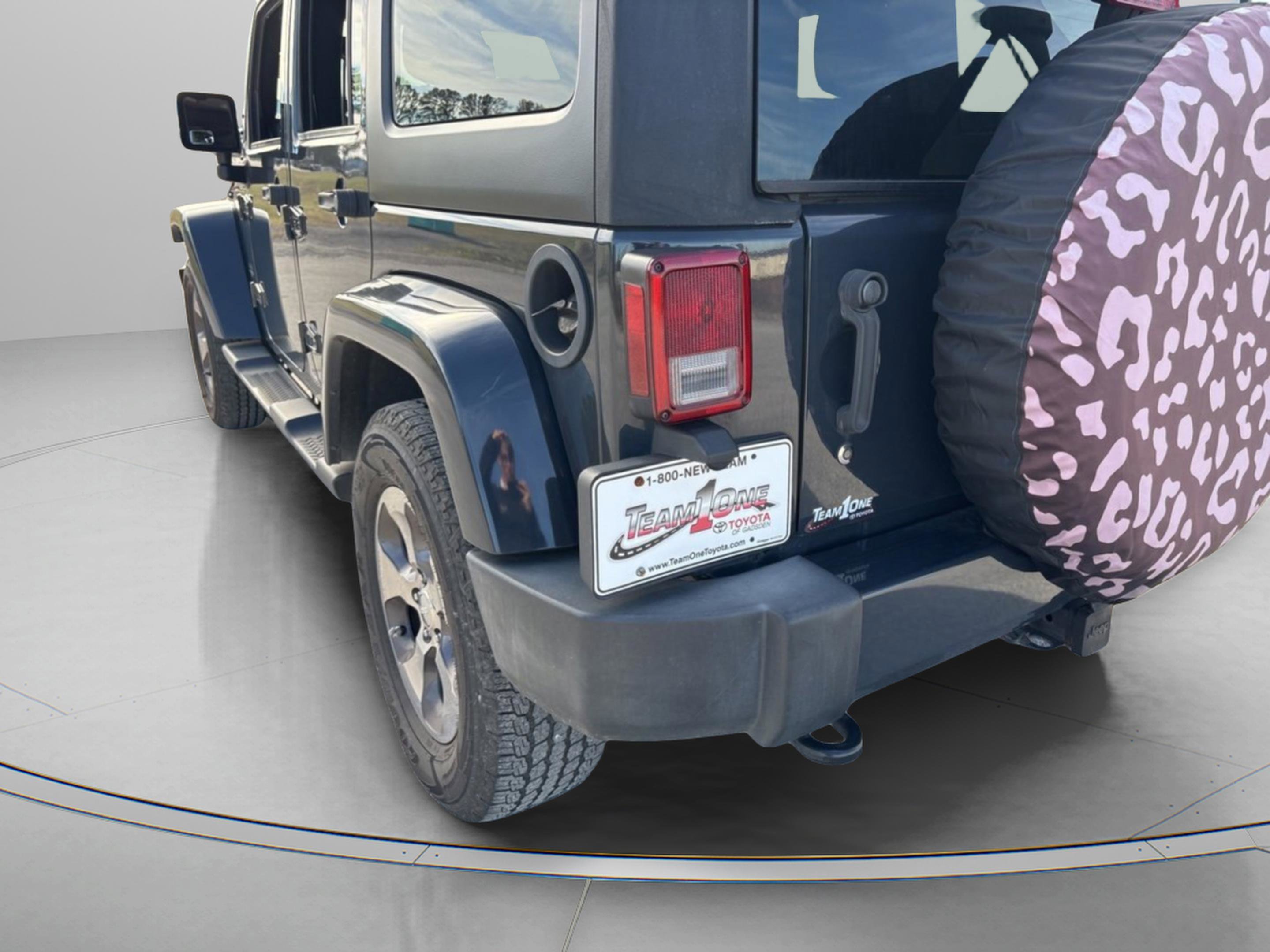 Used 2017 Jeep Wrangler Unlimited Sahara w/ Connectivity Group image 9