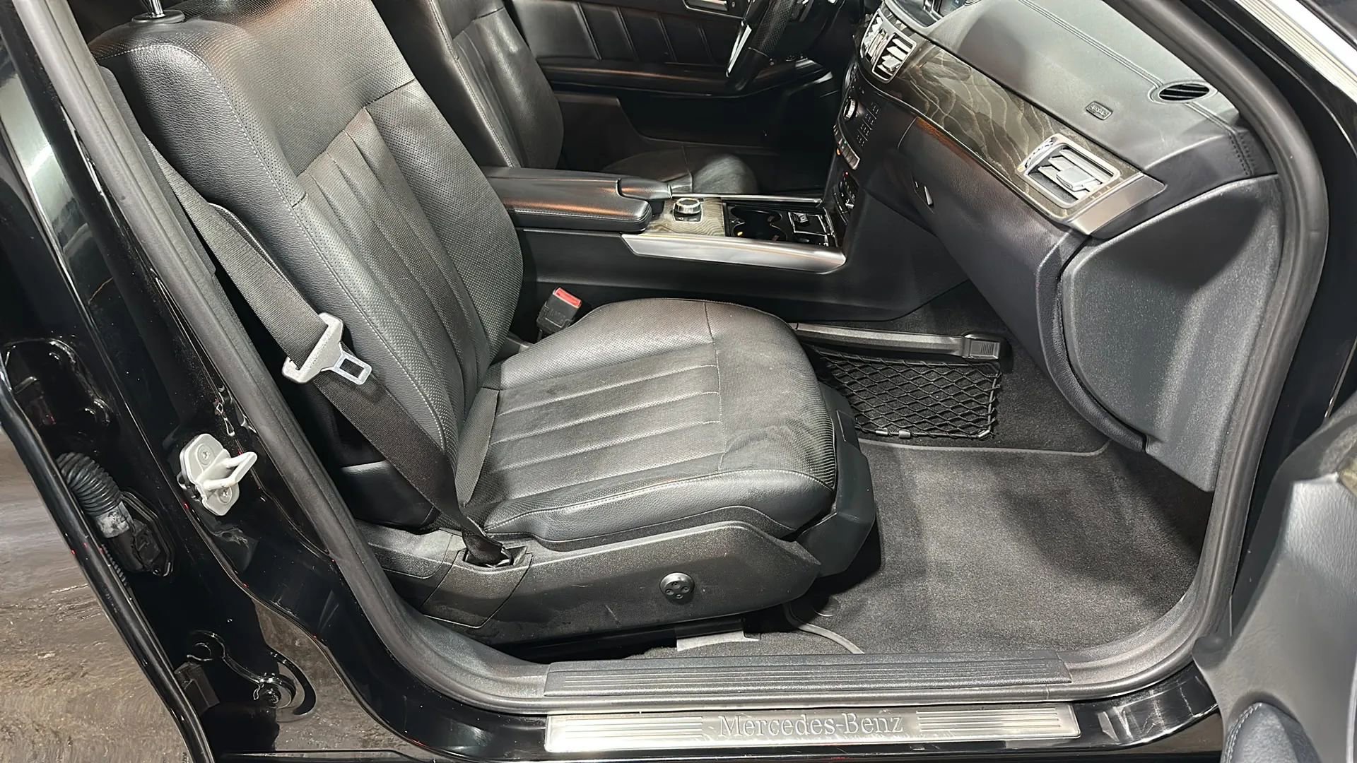 Used 2016 Mercedes-Benz E 400 4MATIC Sedan image 17