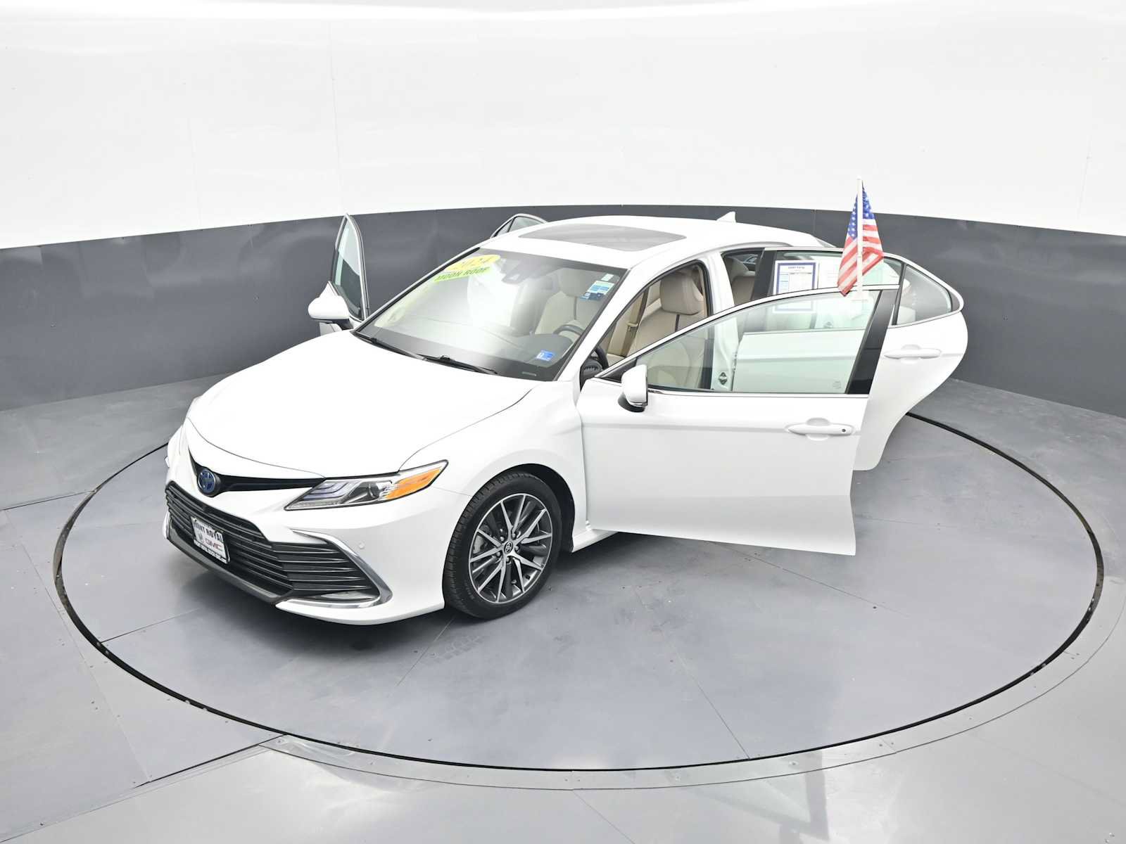 Used 2024 Toyota Camry XLE w/ Navigation Package FWD image 44