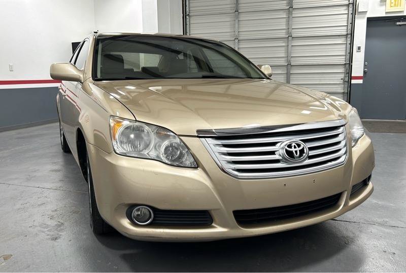 Used 2010 Toyota Avalon FWD image 3