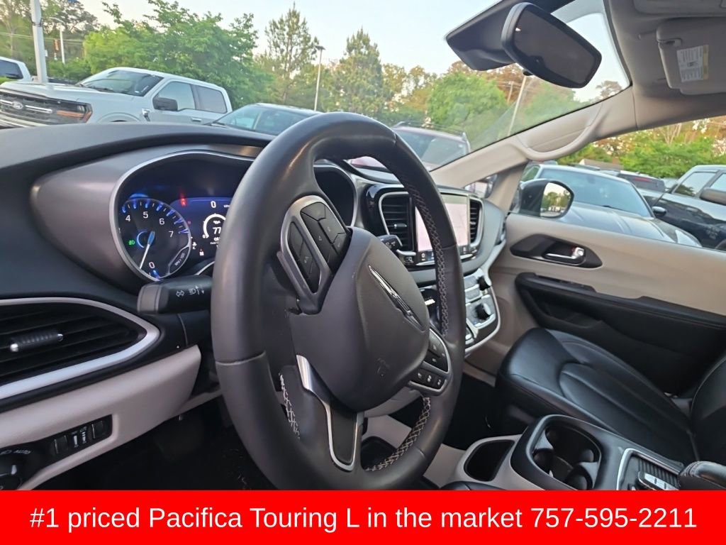 Used 2023 Chrysler Pacifica Touring-L image 12