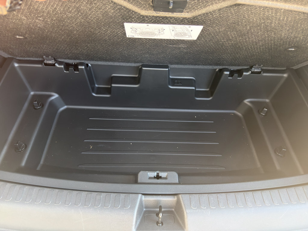 Used 2025 GMC Acadia Elevation FWD image 32