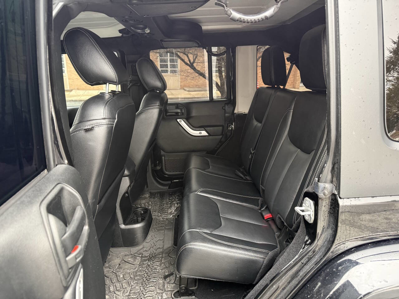 Used 2017 Jeep Wrangler Unlimited Sahara w/ Connectivity Group image 18