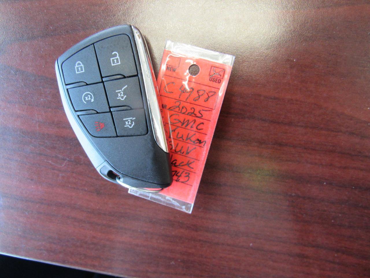 Used 2025 GMC Yukon XL Denali AWD/4WD image 14