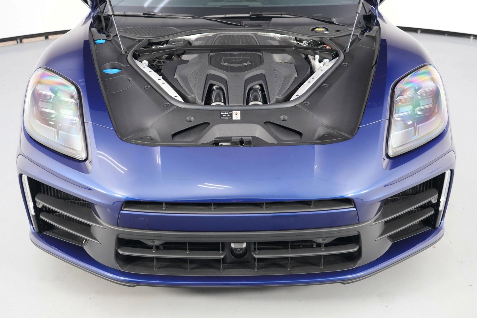 Used 2025 Porsche Panamera 4S w/ Premium Package image 8