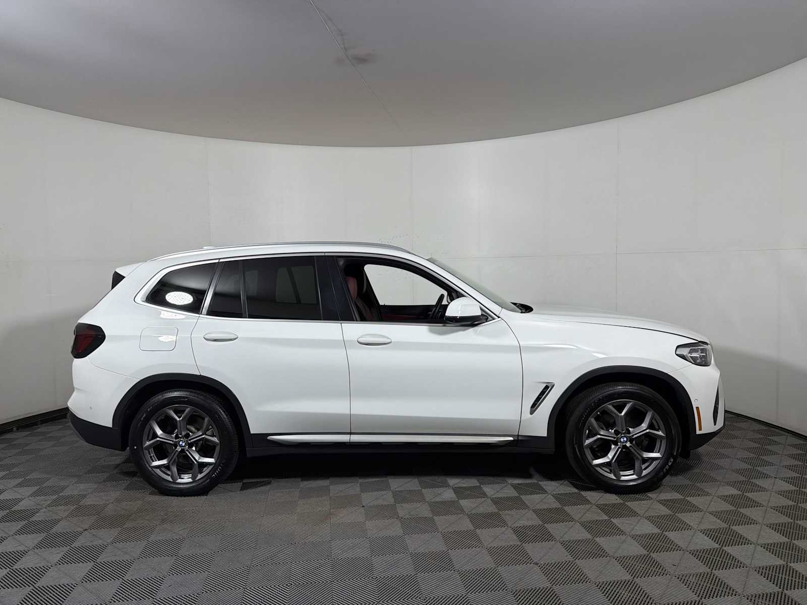 Used 2024 BMW X3 xDrive30i w/ Premium Package AWD/4WD image 7