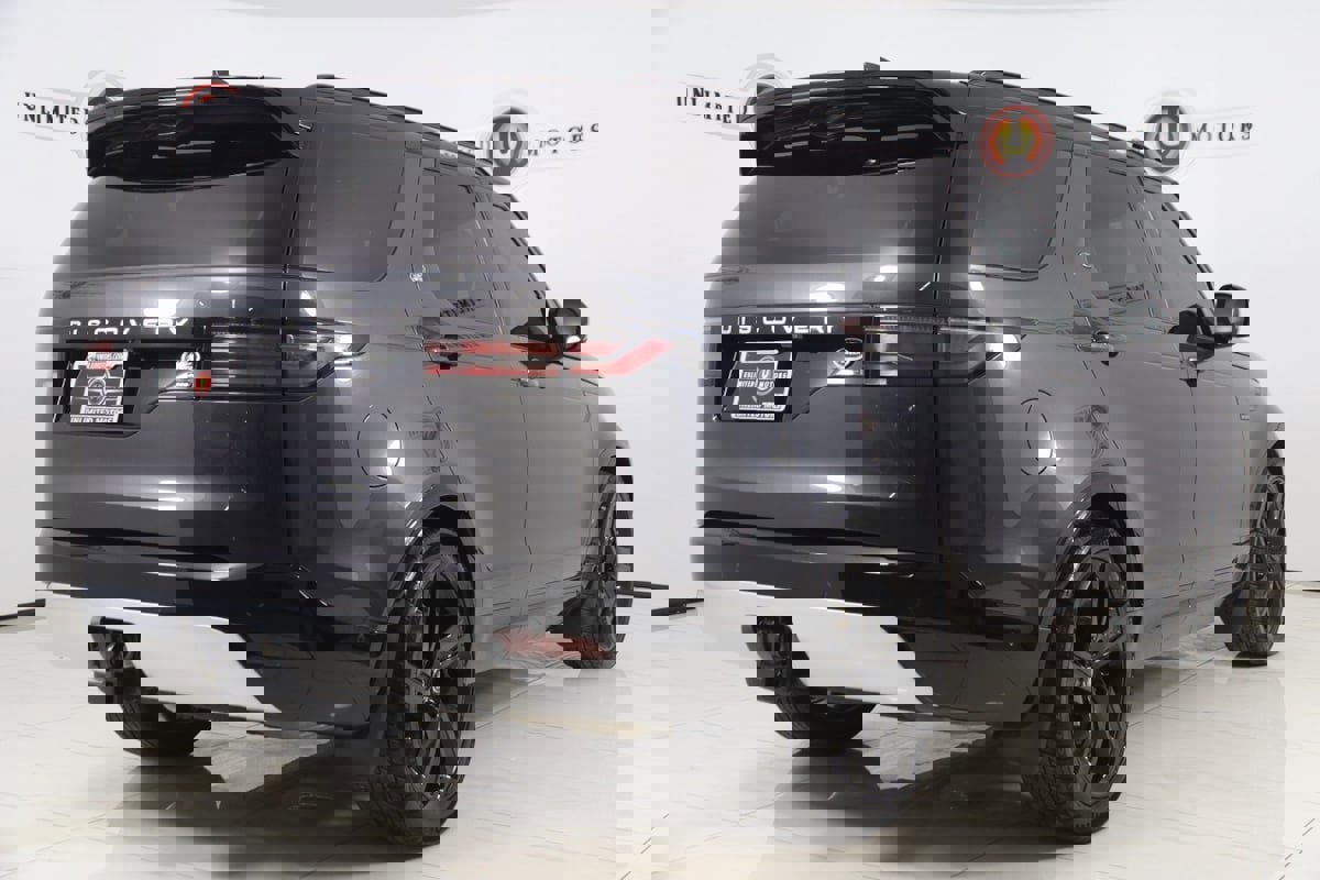 Used 2023 Land Rover Discovery Metropolitan Edition image 3