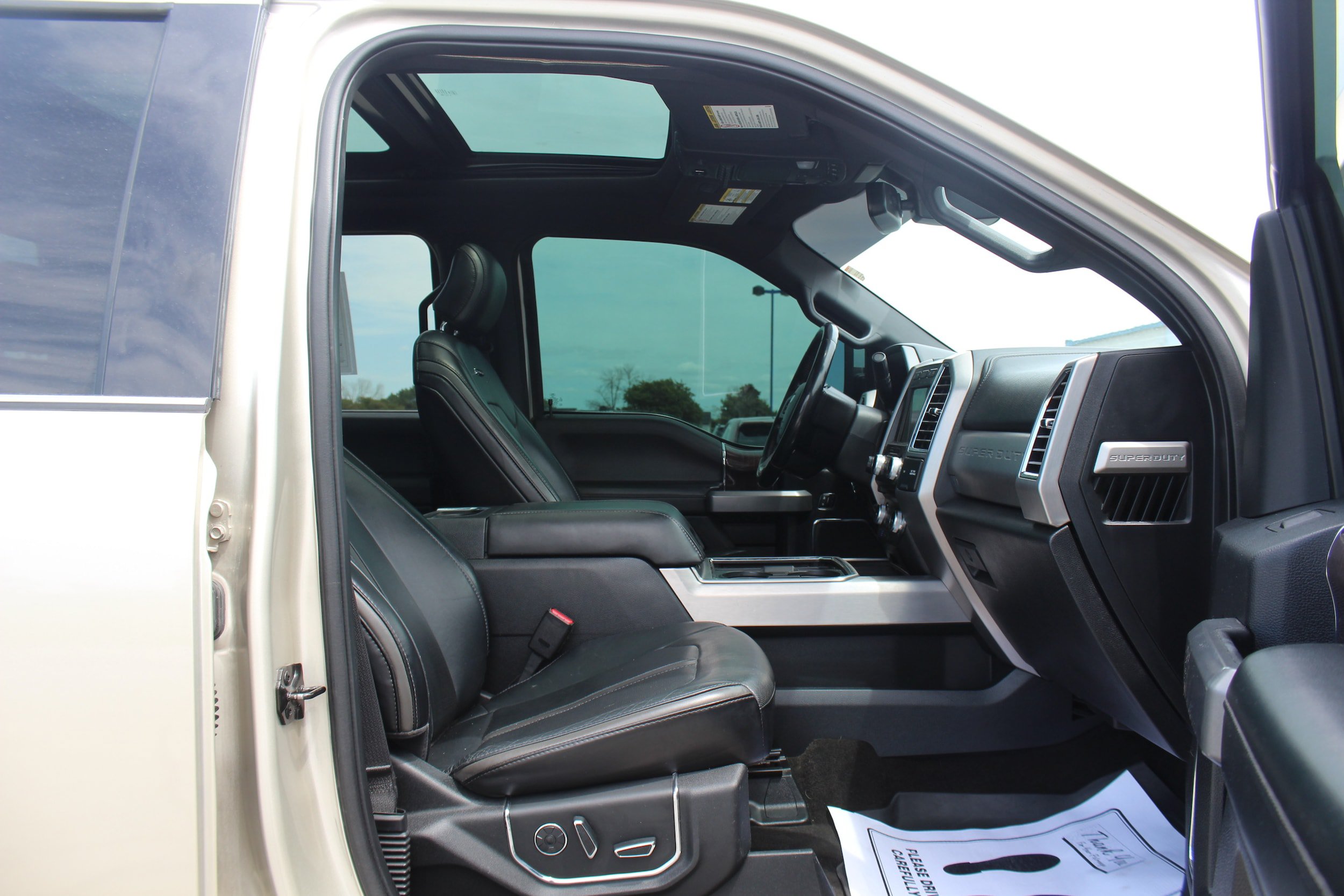 Used 2017 Ford F350 Platinum w/ Platinum Ultimate Package AWD/4WD image 18