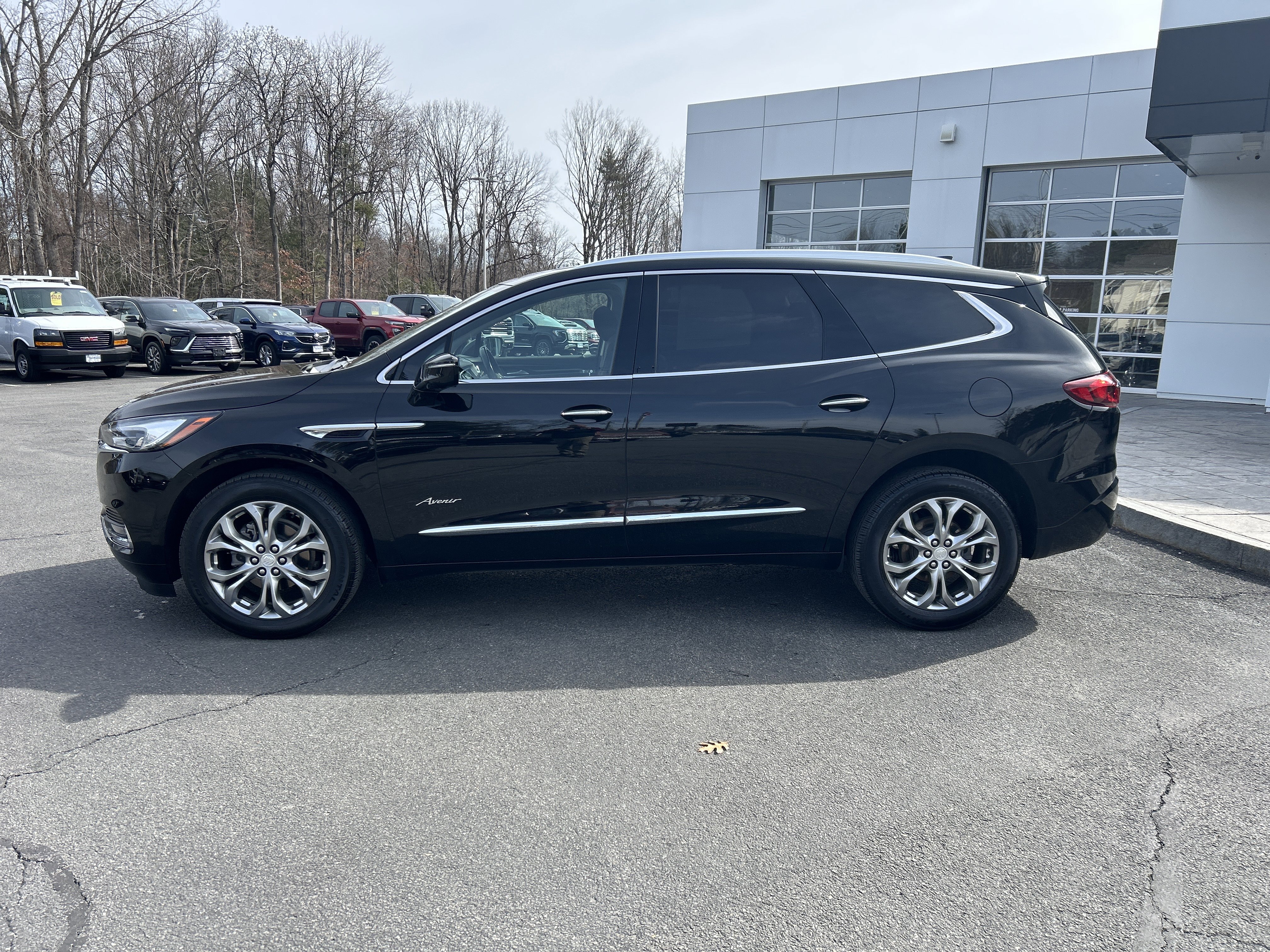 Used 2021 Buick Enclave Avenir w/ Avenir Technology Package image 2