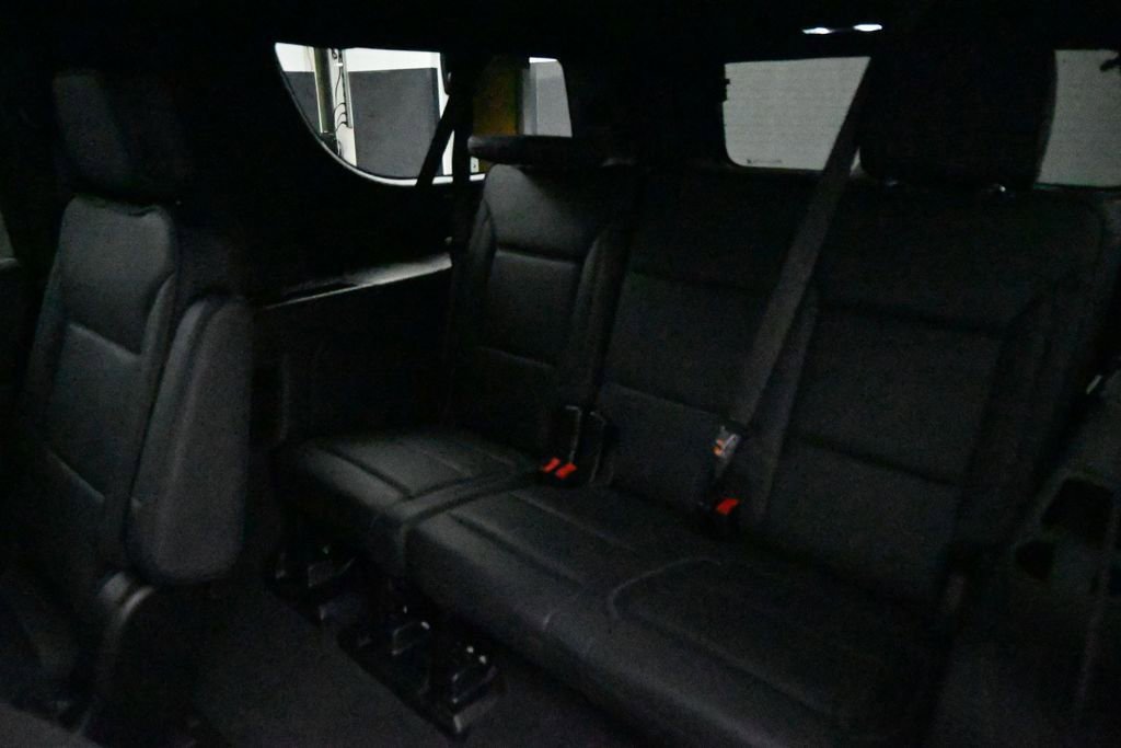 Used 2025 GMC Yukon XL Denali AWD/4WD image 18