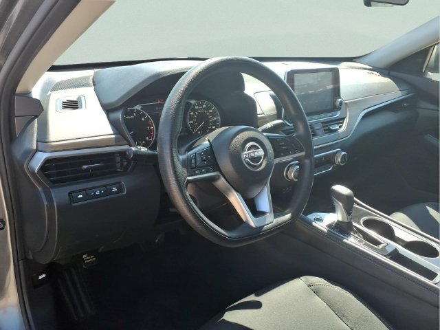 Used 2023 Nissan Altima 2.5 SV FWD image 13
