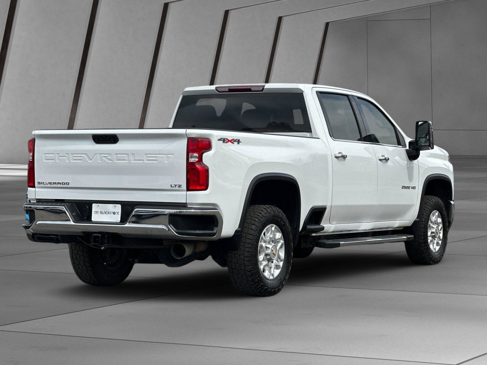 Used 2024 Chevrolet Silverado 2500 LTZ AWD/4WD image 4