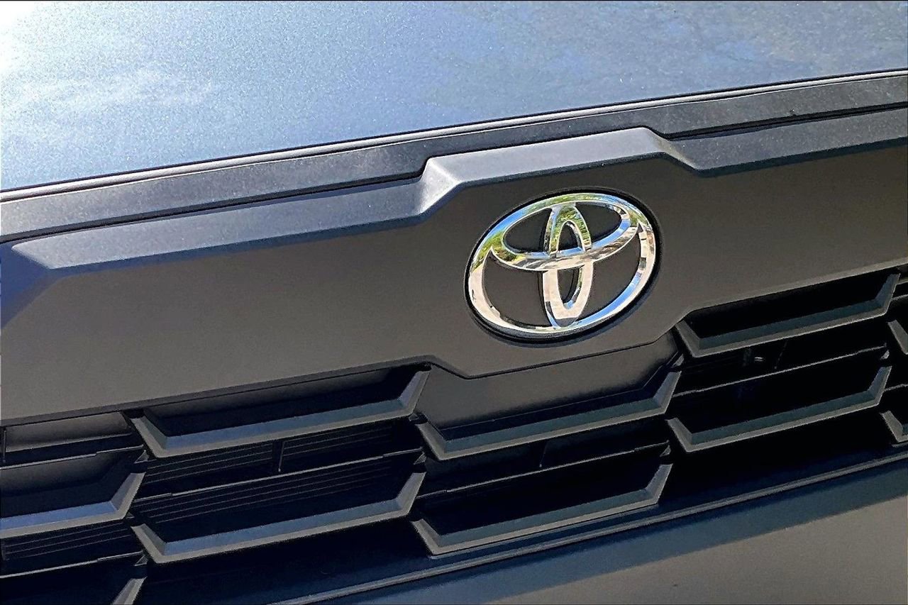 Used 2026 Toyota Corolla Cross L FWD image 32