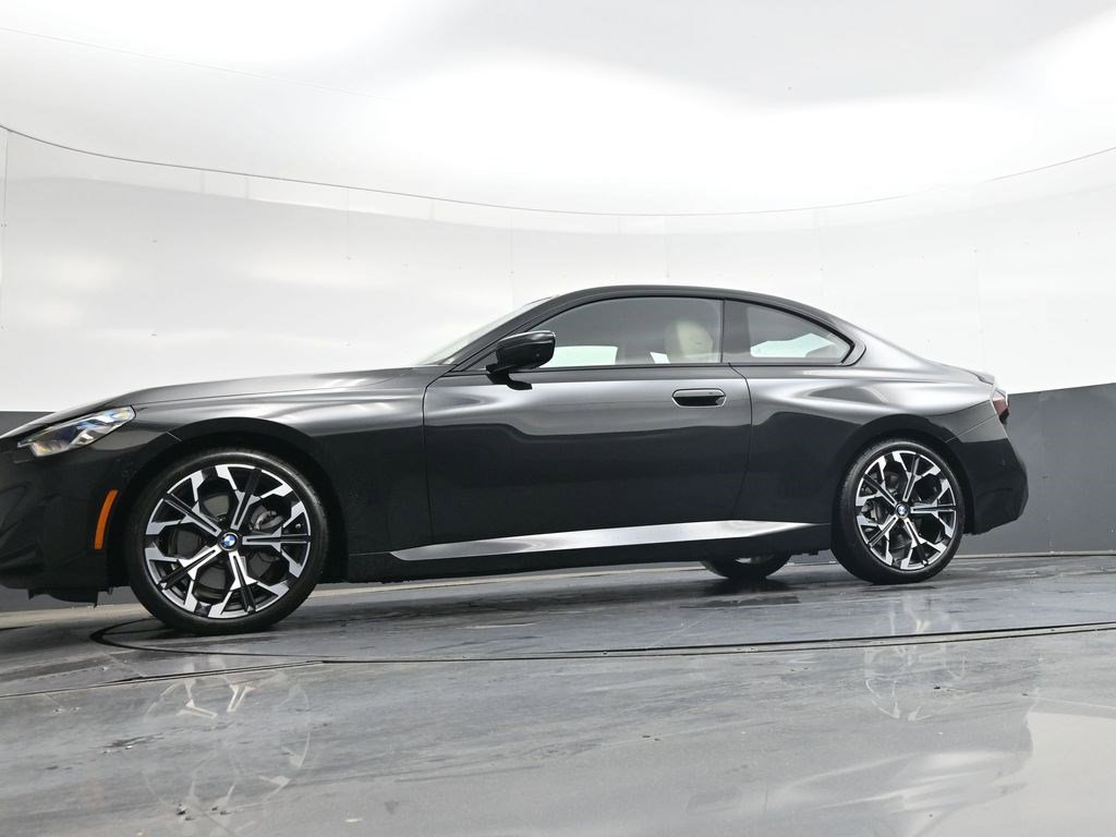 Used 2025 BMW 230i Coupe w/ Premium Package RWD image 31