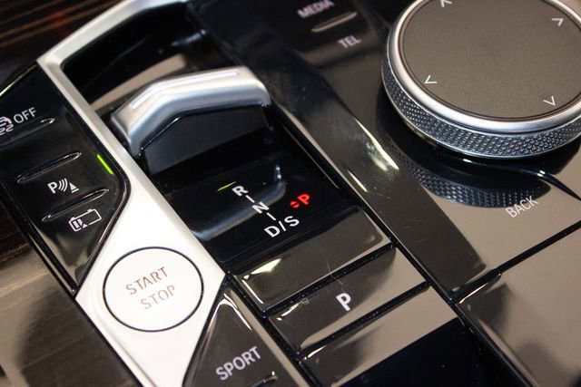 Used 2025 BMW X5 xDrive50e image 33