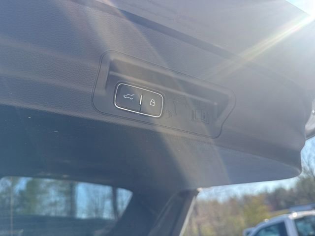 Used 2023 Ford Explorer Platinum w/ Technology Package AWD/4WD image 9