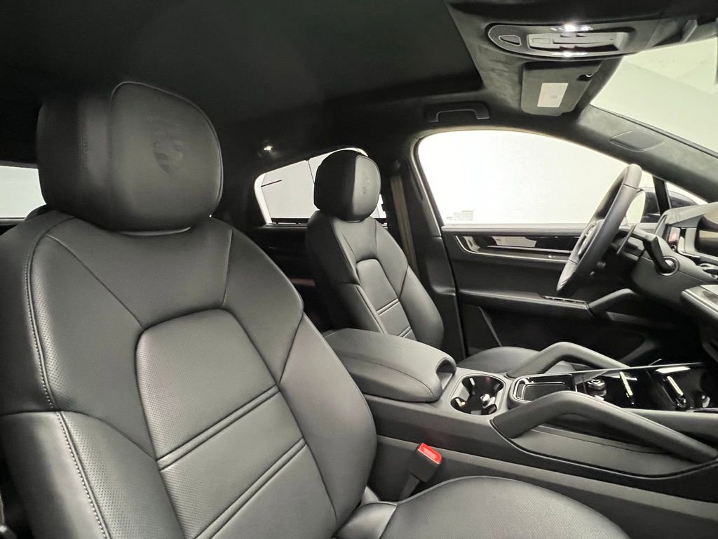 New 2026 Porsche Cayenne Turbo image 18
