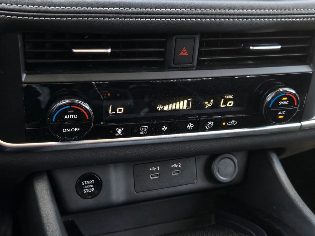 Used 2024 Nissan Rogue SV FWD image 17