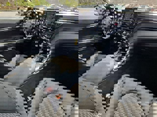 Used 2024 Toyota Camry SE w/ Cold Weather Package image 10