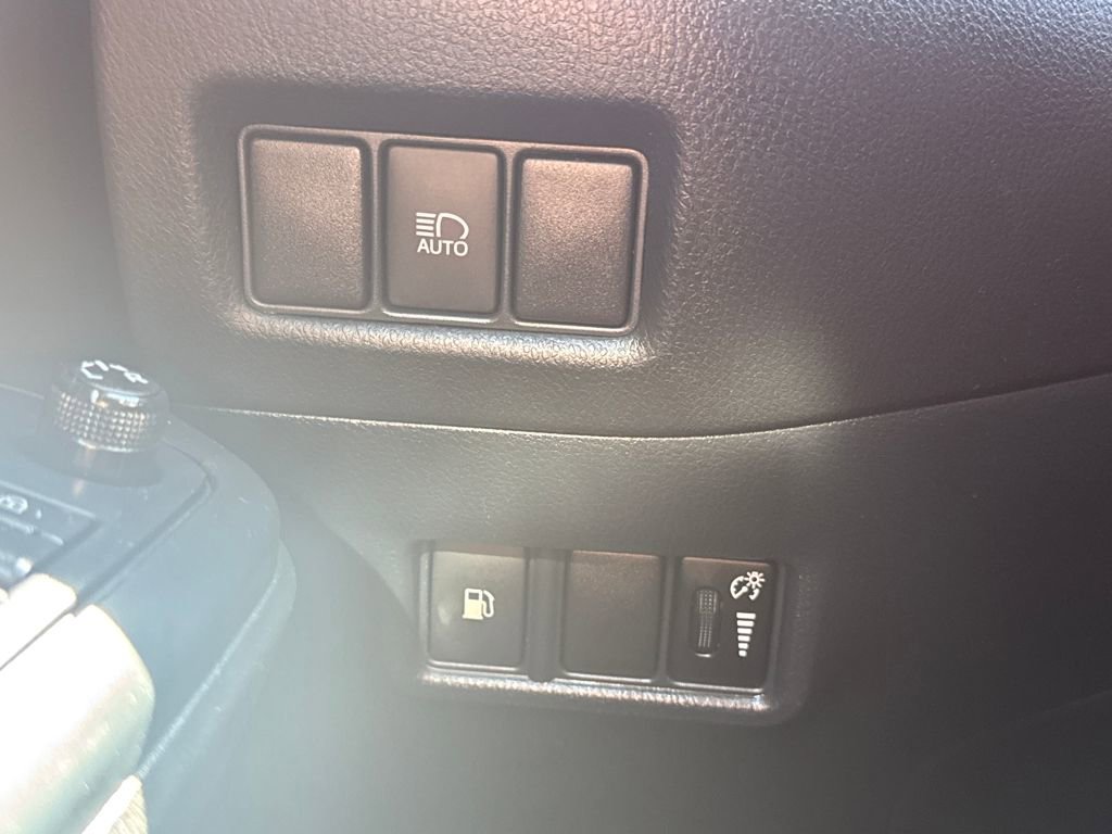 Used 2021 Toyota C-HR LE image 29