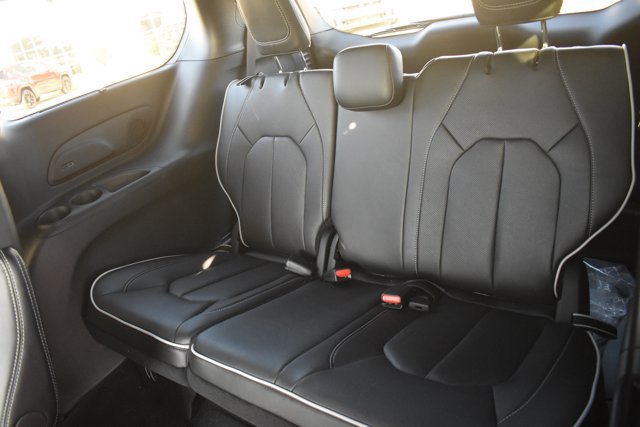New 2027 Chrysler Pacifica Limited w/ Family Tech Group FWD image 17