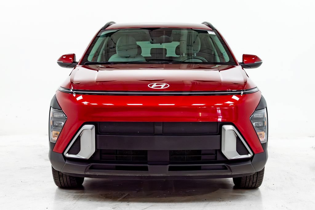 Used 2025 Hyundai Kona SEL FWD image 4