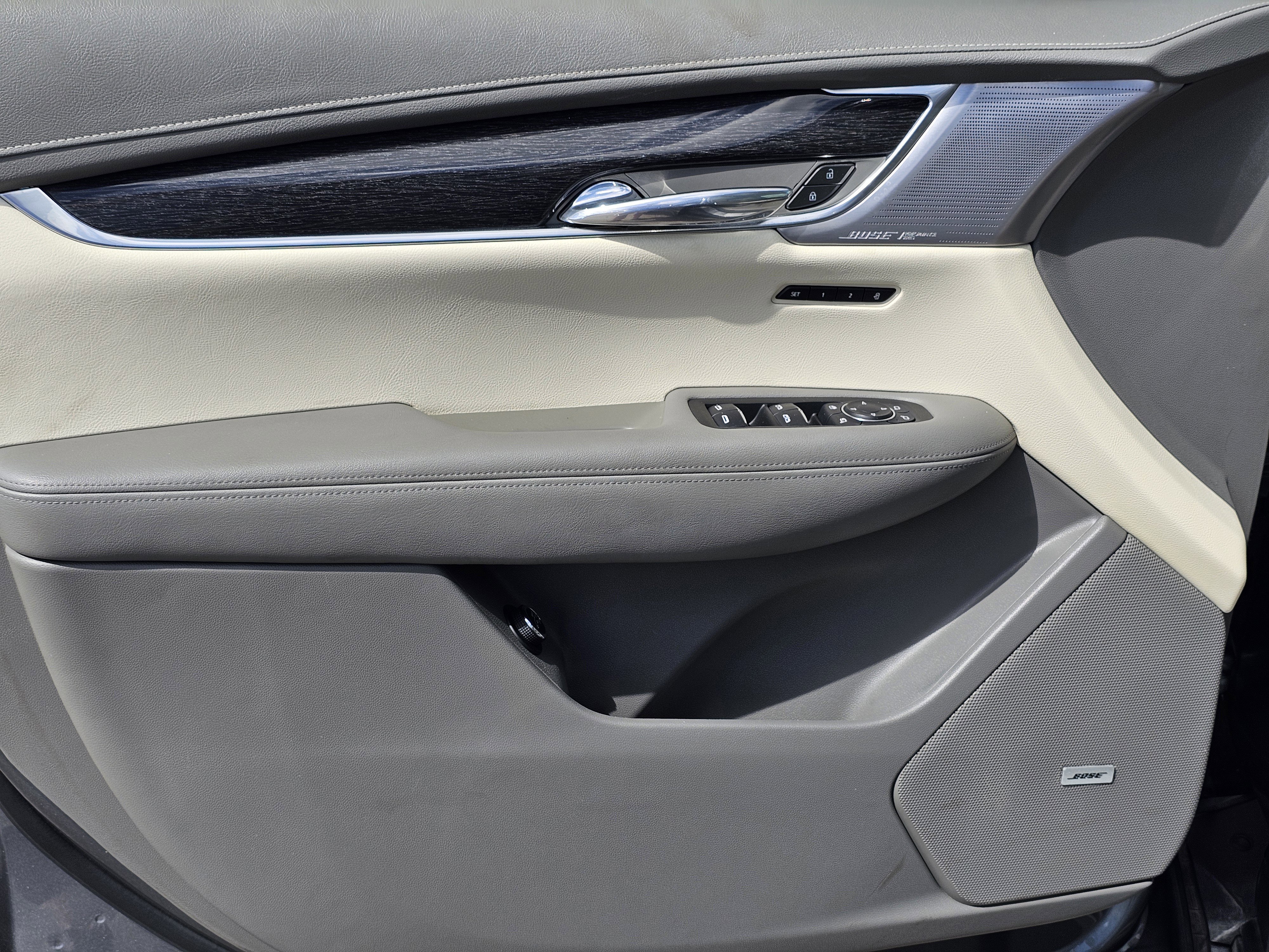 Used 2022 Cadillac XT6 Premium Luxury w/ Technology Package image 13