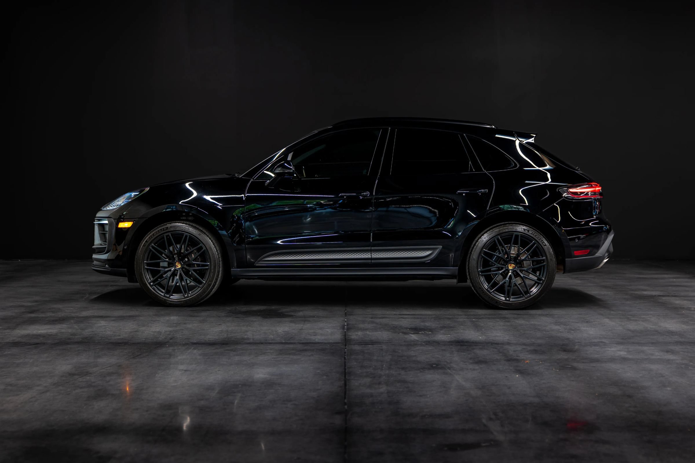 Used 2024 Porsche Macan AWD/4WD image 8
