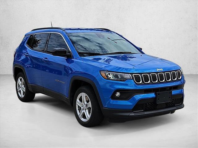 Used 2024 Jeep Compass Latitude AWD/4WD image 3