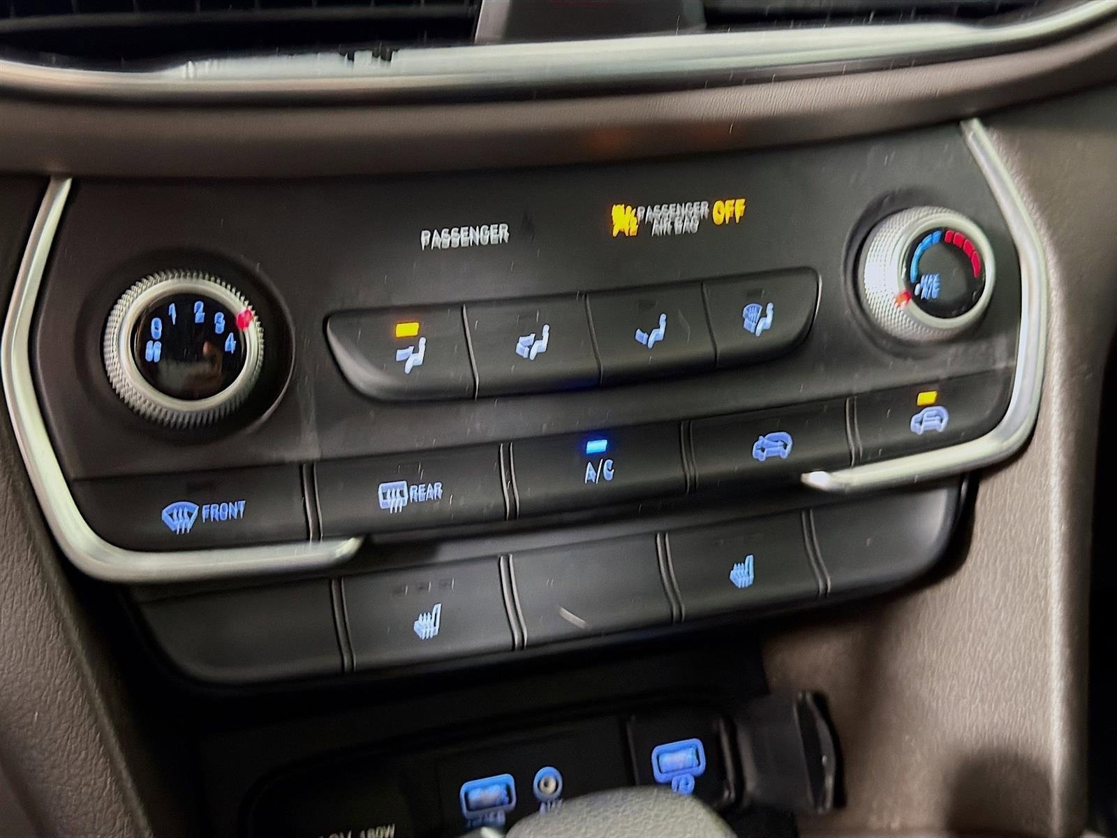 Used 2019 Hyundai Santa Fe SEL w/ Cargo Package image 17