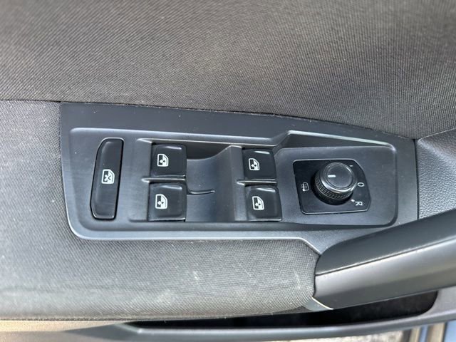 Used 2018 Volkswagen Tiguan S image 12