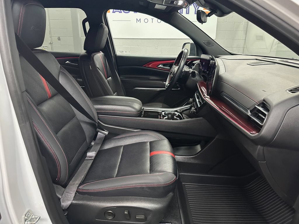 Used 2025 Chevrolet Traverse RS w/ LPO, Floor Liner Package AWD/4WD image 19