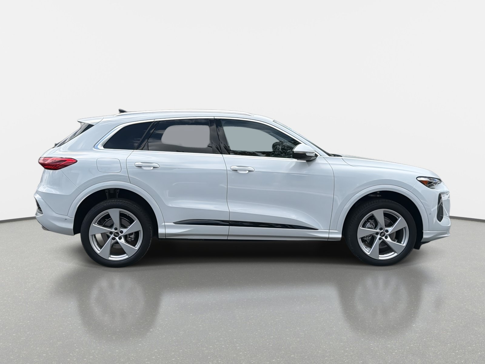 Used 2025 Audi Q5 Premium Plus AWD/4WD image 2