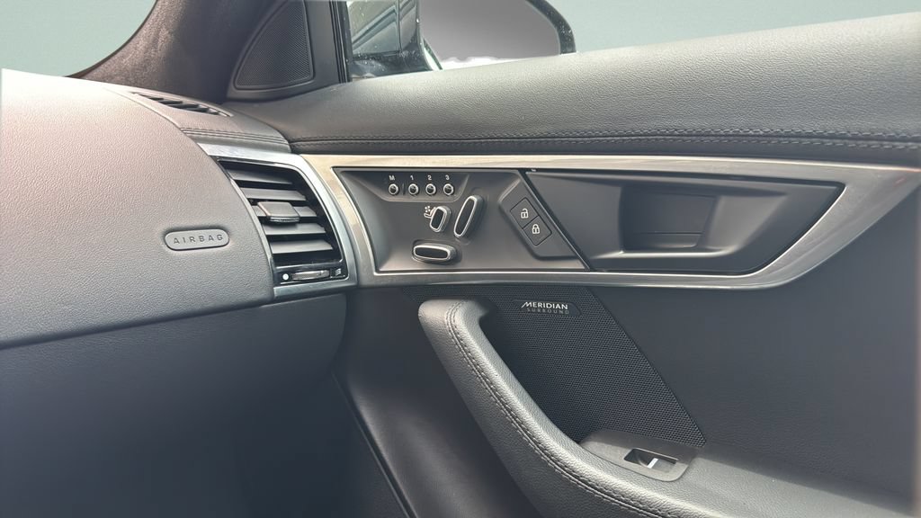 Used 2023 Jaguar F-TYPE Convertible RWD image 27