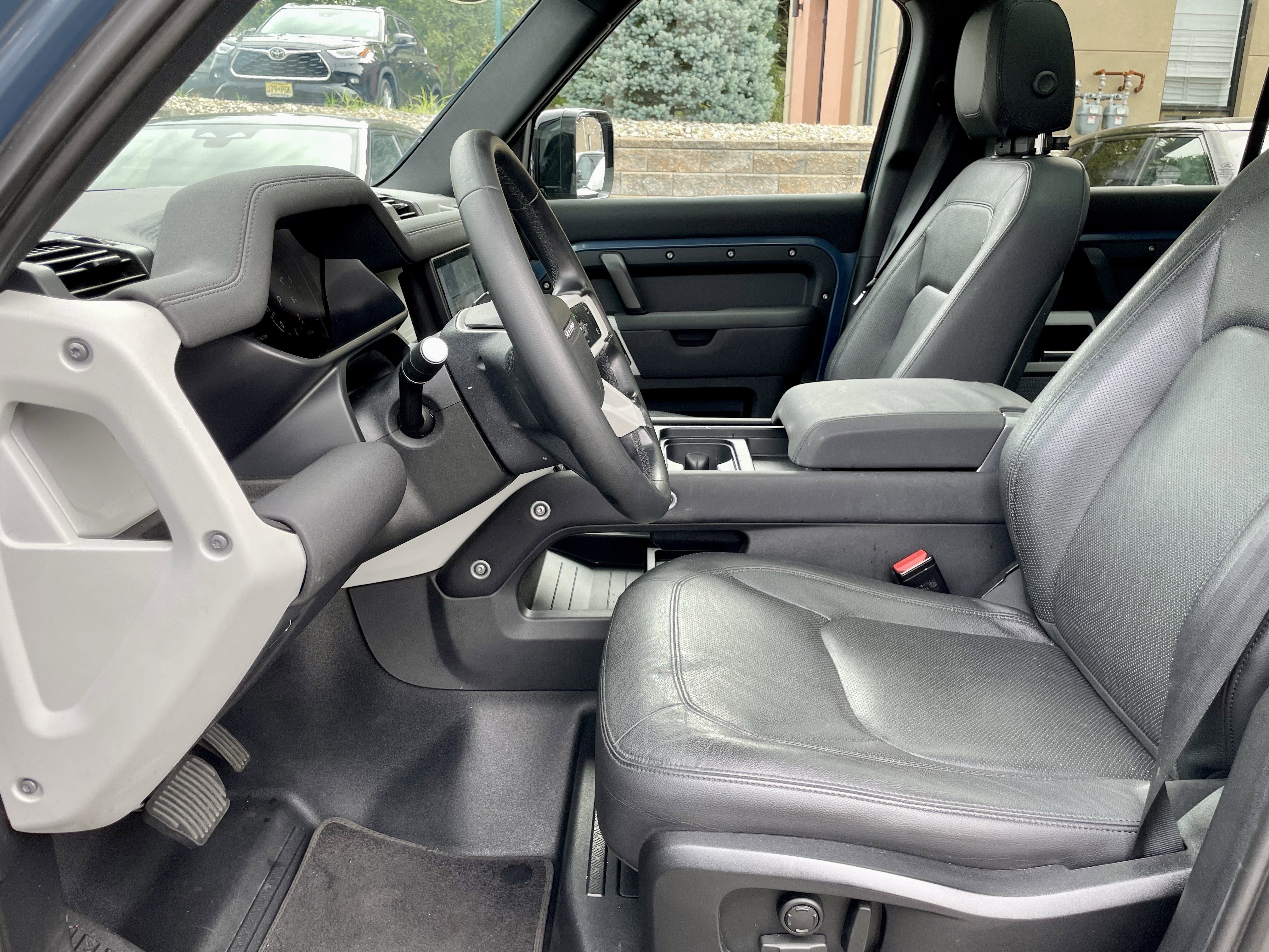 Used 2023 Land Rover Defender 110 S image 14