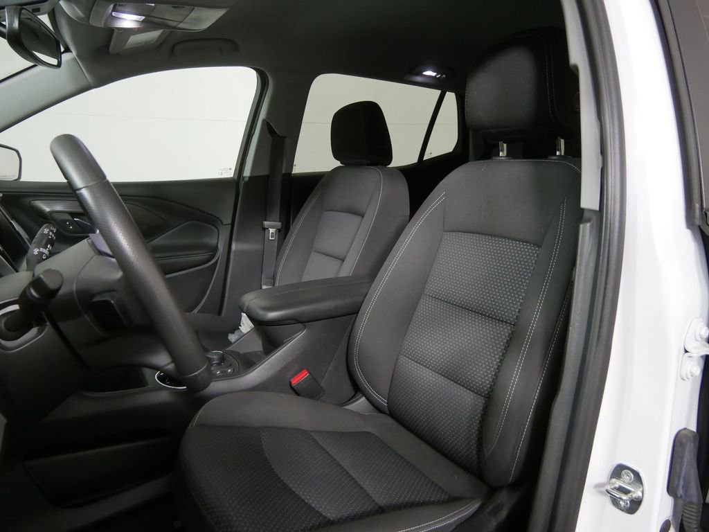 Used 2023 GMC Terrain SLE w/ Driver Convenience Package image 10