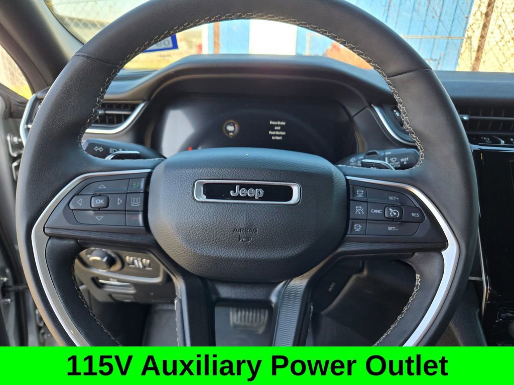 Used 2023 Jeep Grand Cherokee Altitude image 11