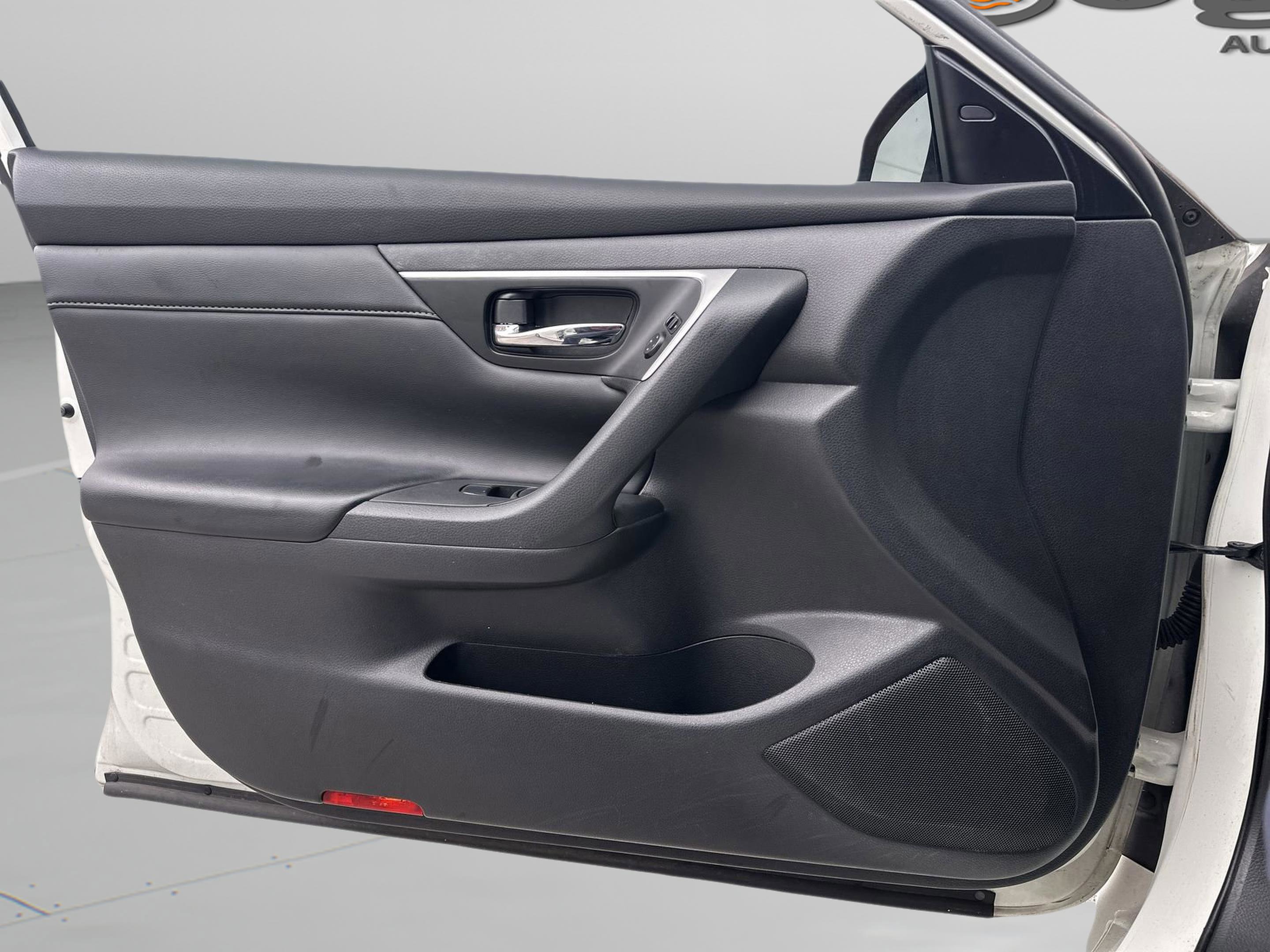 Used 2017 Nissan Altima 2.5 SL w/ Moonroof Package image 28