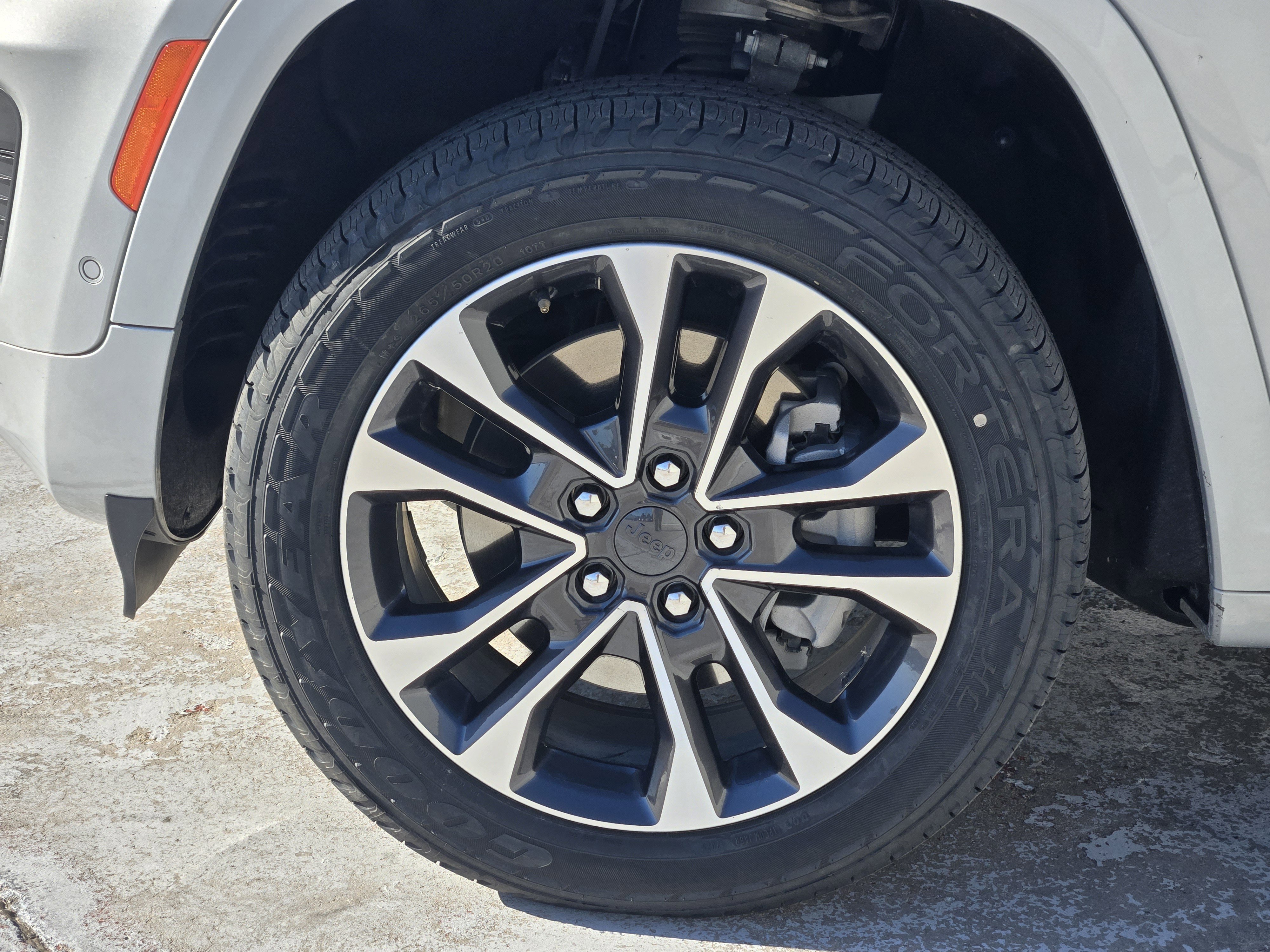 Used 2023 Jeep Grand Cherokee L Overland image 15