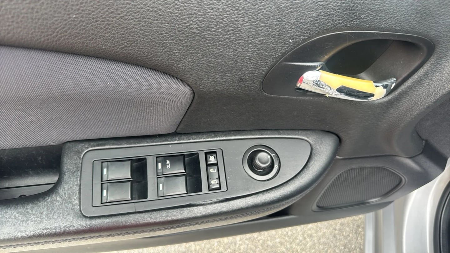 Used 2013 Chrysler 200 Touring w/ S Exterior Appearance Pkg FWD image 10