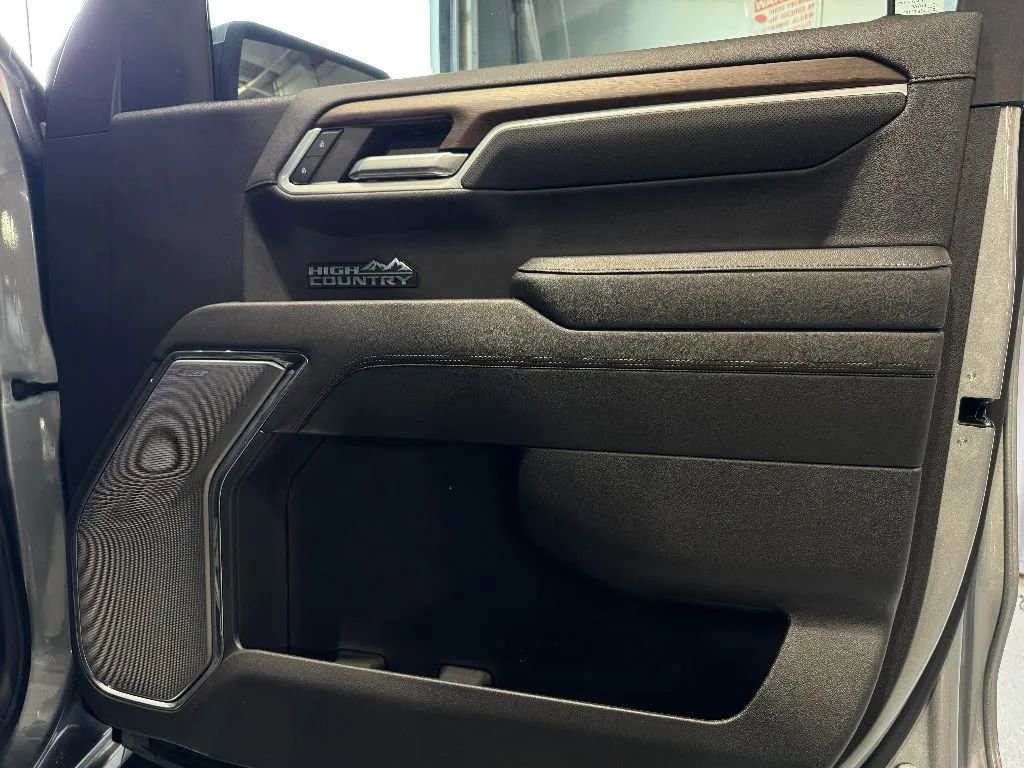 Used 2024 Chevrolet Silverado 1500 High Country w/ Technology Package image 31